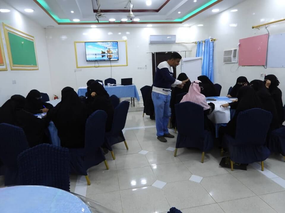 مؤسسة شباب أبين تدشن سلسلة من الدورات التدريبية لبناء قدرات 60 امرأة من الأحزاب السياسية وقادة المجتمع