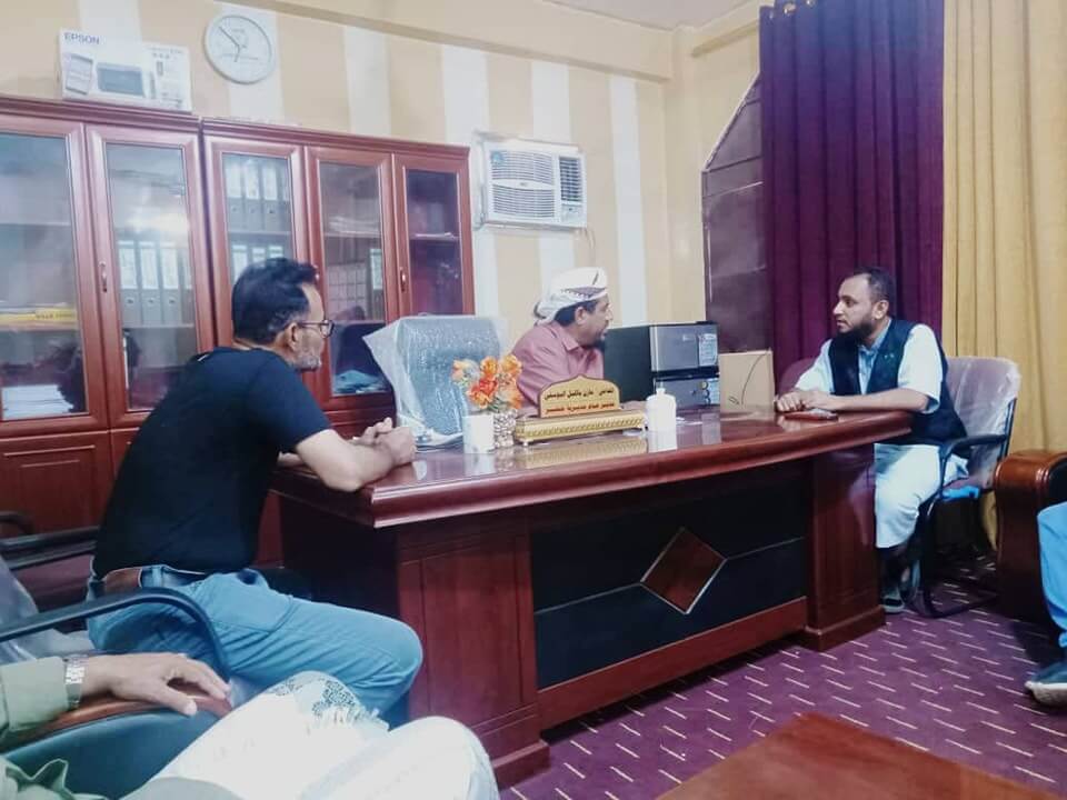 مدير عام مديرية خنفر يستقبل مؤسسة شباب أبين